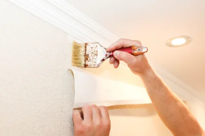 Pose de papier peint à Liourdres — revêtements muraux et toiles de verre